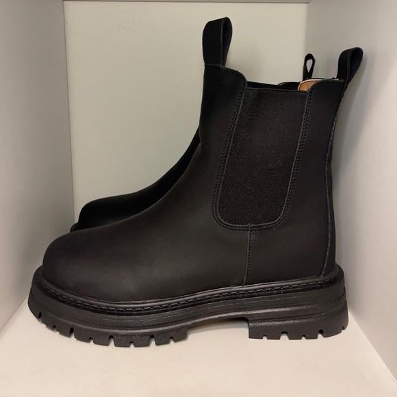 BLACK CHELSEA BOOTS. - Picture 2 of 3
